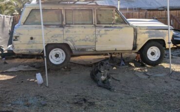 Jeep-wagoneer-1965-yellow