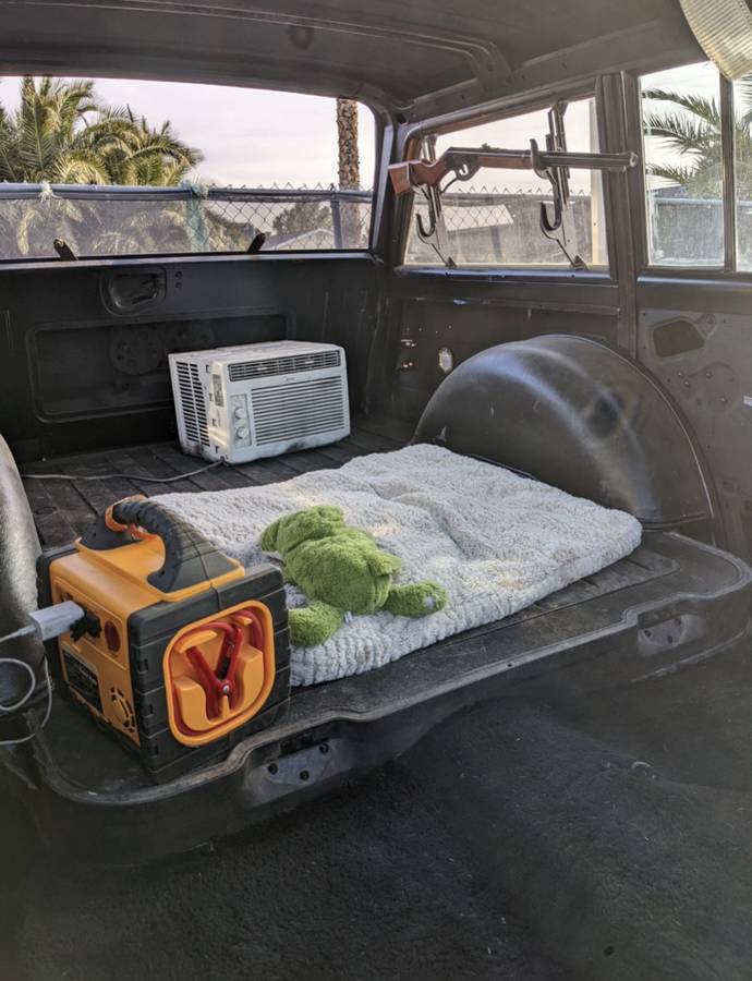 Jeep-wagoneer-1965-yellow-7