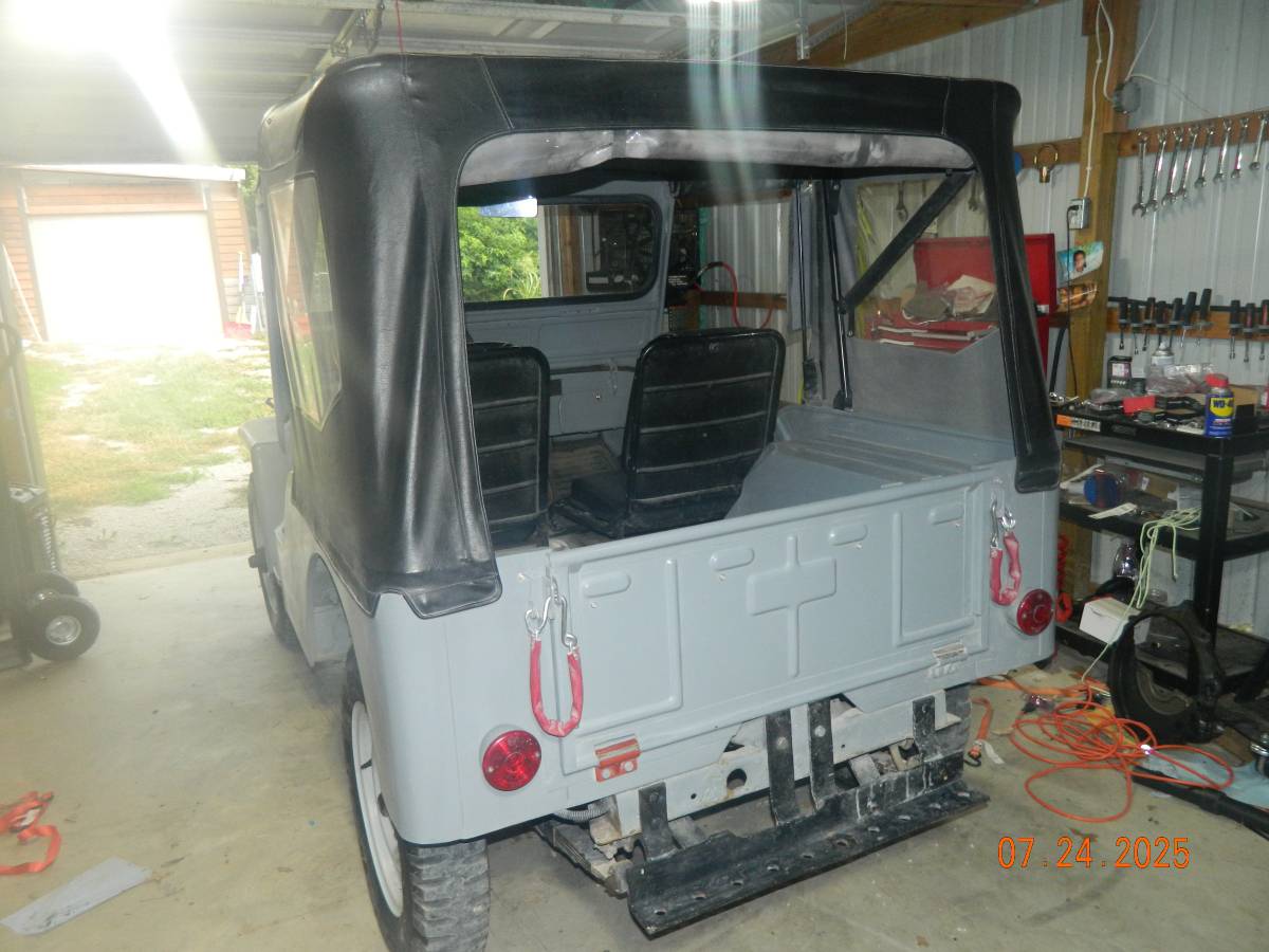 Jeep-willys-1946-grey-2