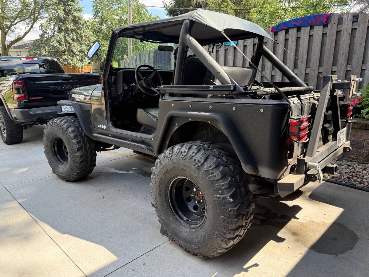 Jeep-wrangle-1987-black-16