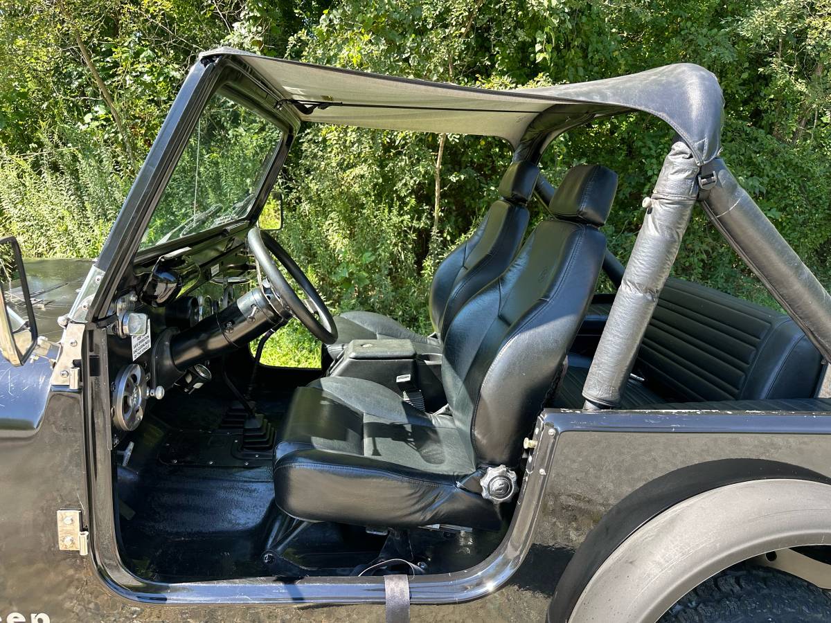Jeep-wrangler-1983-black-11