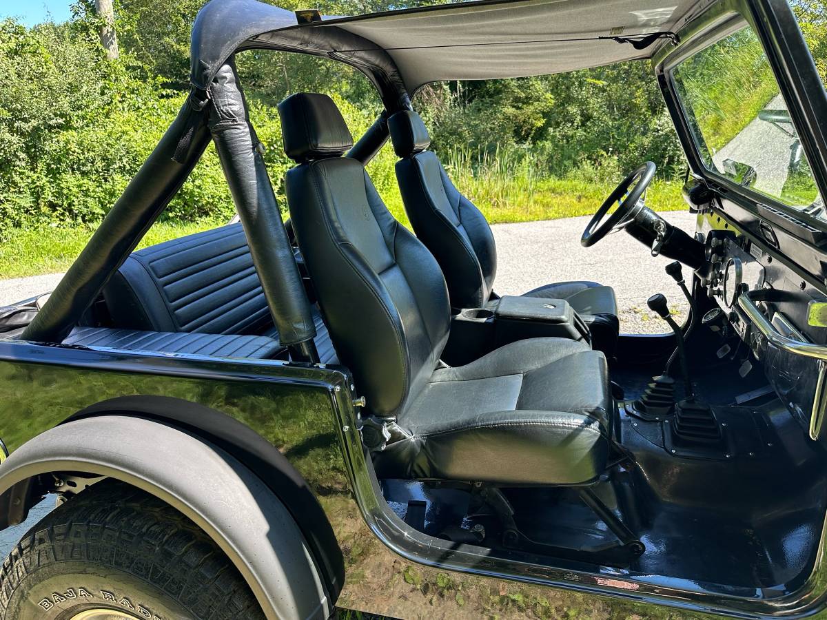 Jeep-wrangler-1983-black-12
