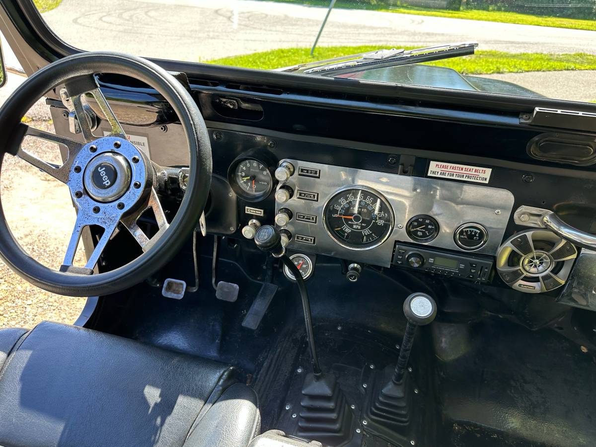 Jeep-wrangler-1983-black-13