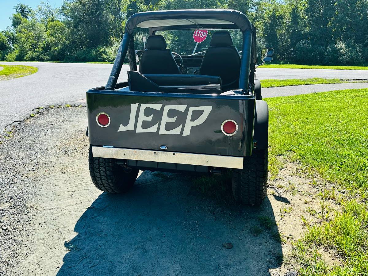 Jeep-wrangler-1983-black-5