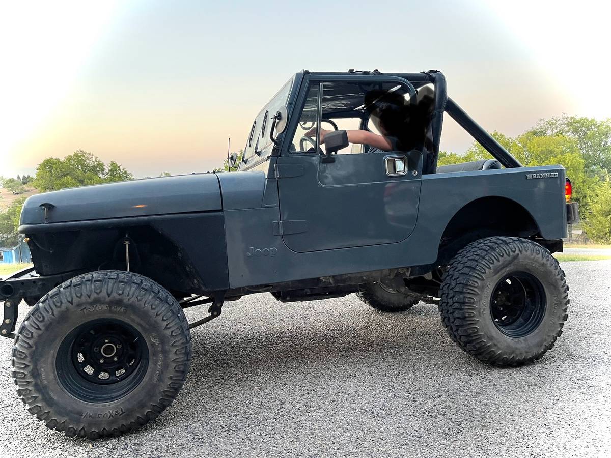 Jeep-wrangler-1987-custom