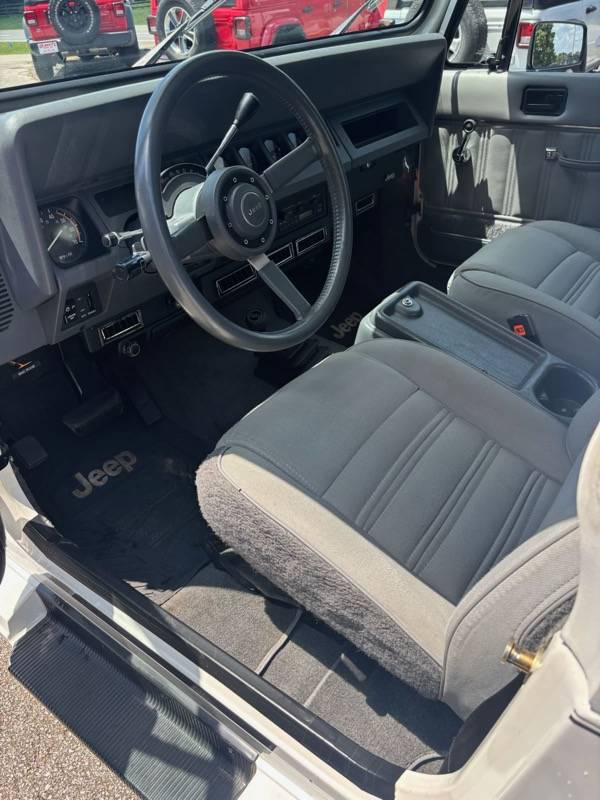 Jeep-wrangler-1988-white-5