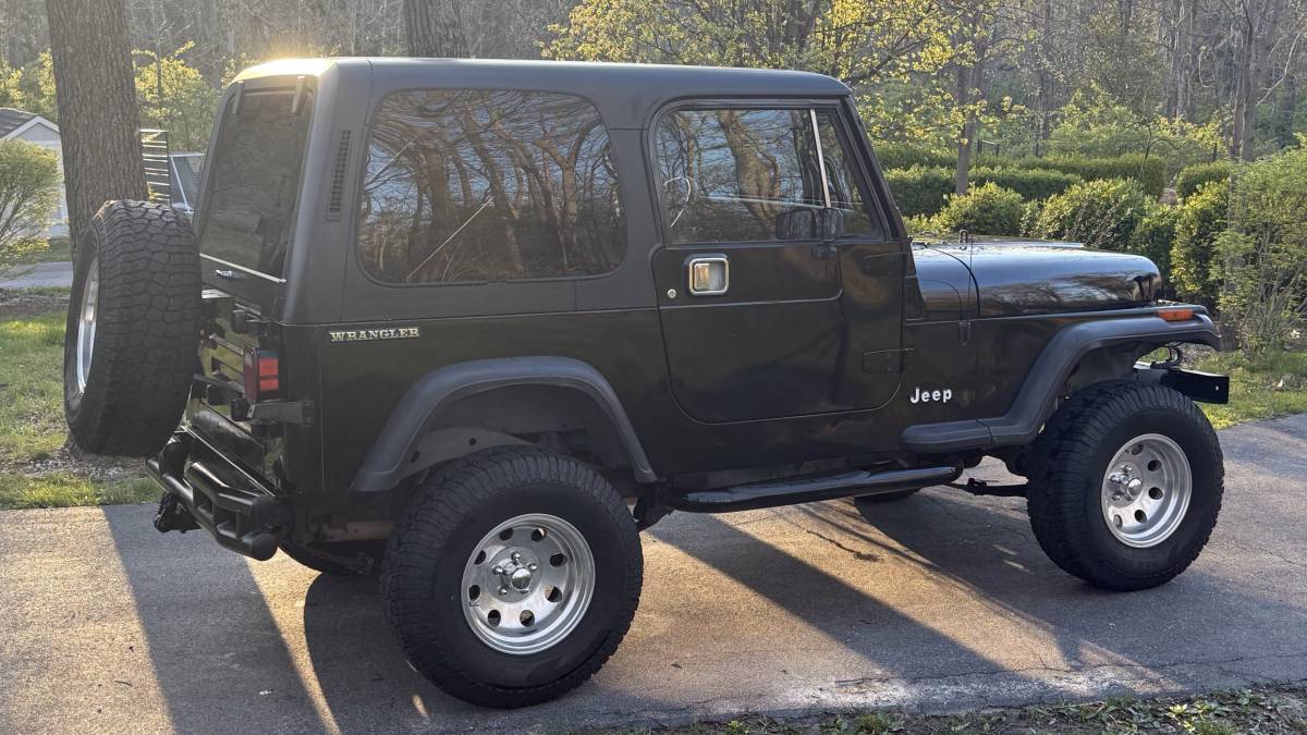 Jeep-wrangler-1989-black-3