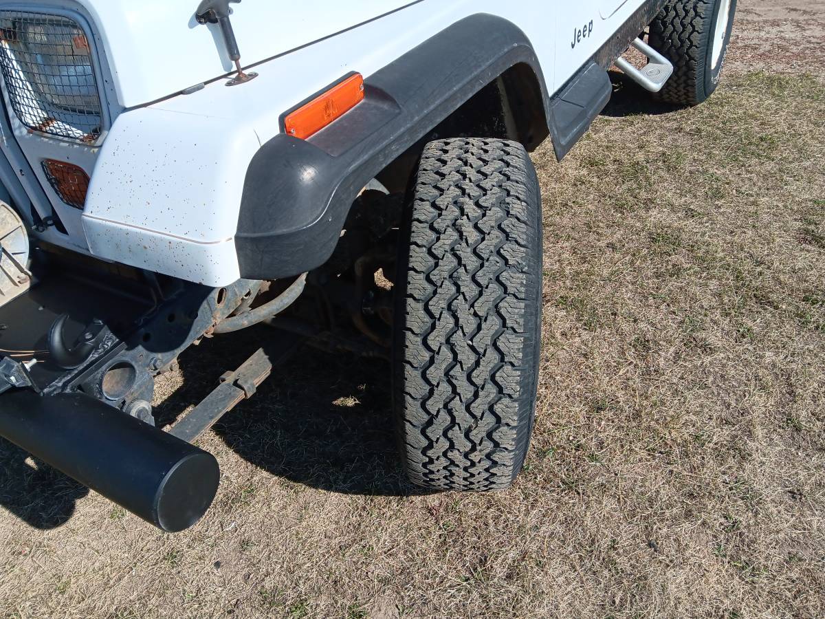 Jeep-wrangler-1989-white-2