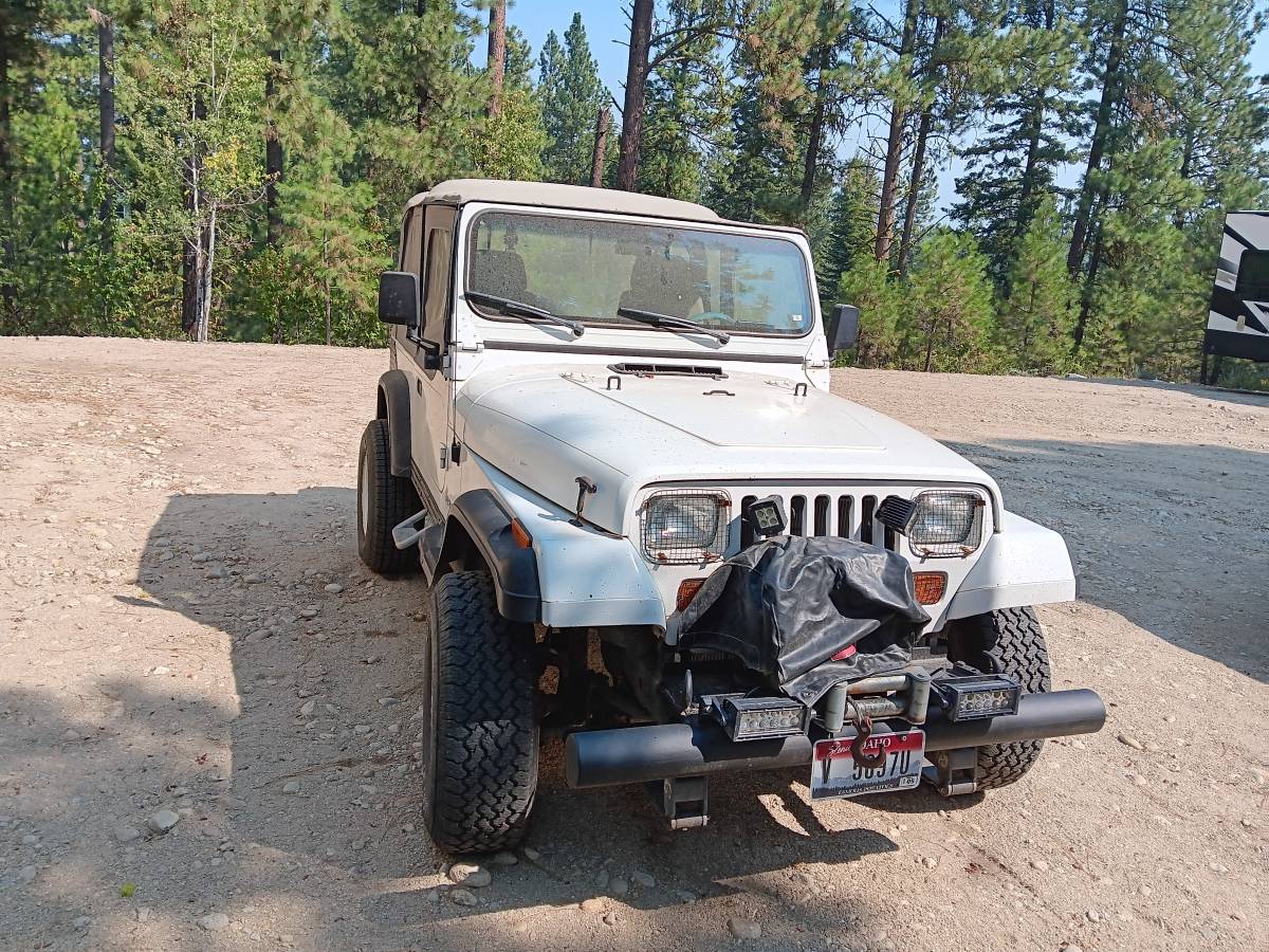 Jeep-wrangler-1989-white-3