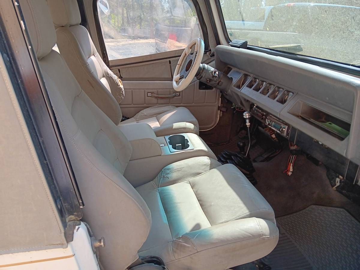 Jeep-wrangler-1989-white-4