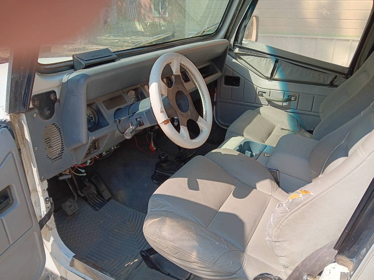 Jeep-wrangler-1989-white-7