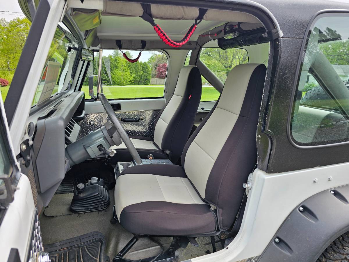 Jeep-wrangler-1990-white-10
