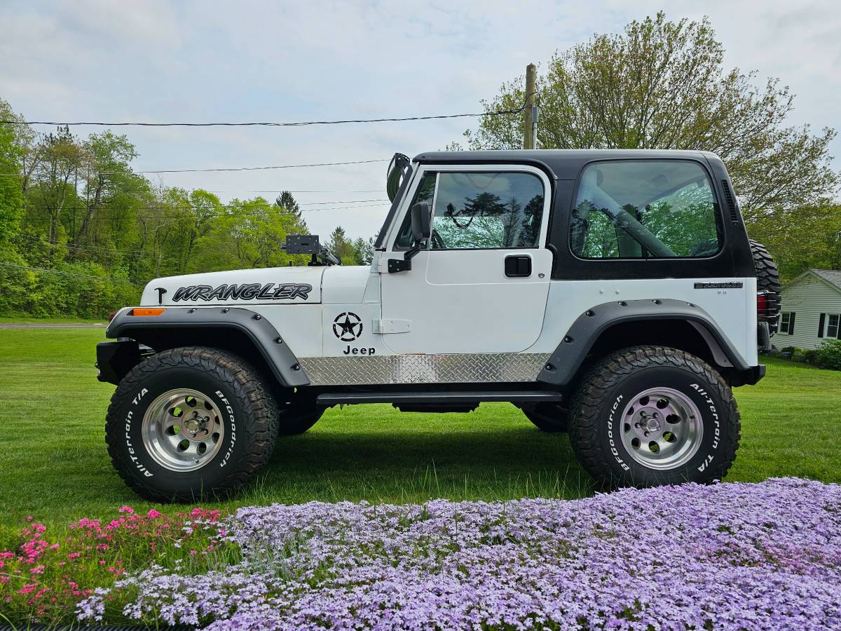 Jeep-wrangler-1990-white