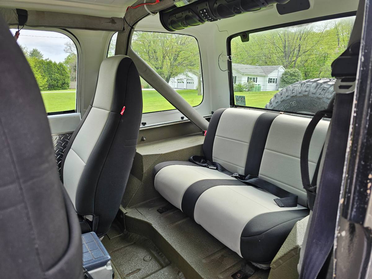 Jeep-wrangler-1990-white-11