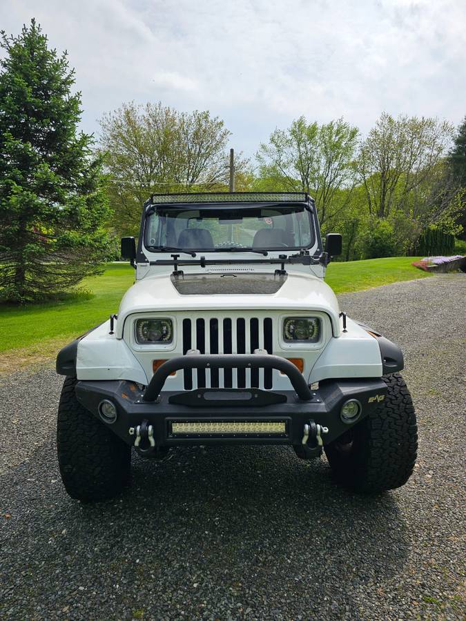 Jeep-wrangler-1990-white