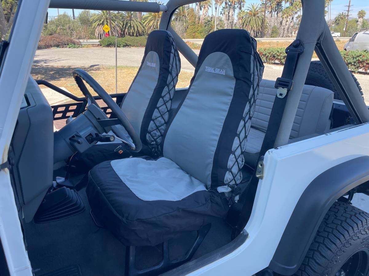 Jeep-wrangler-s-1989-white-10