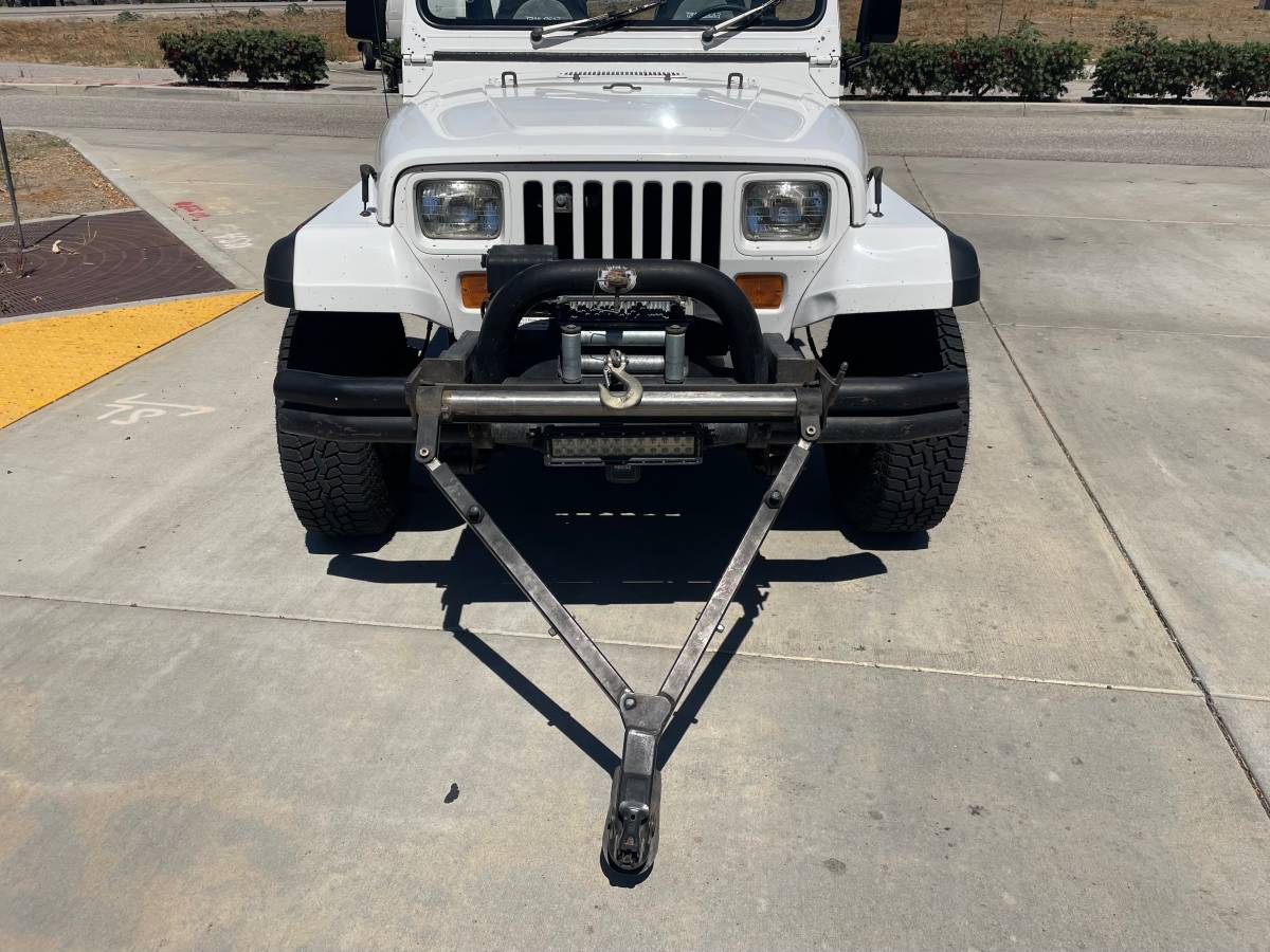 Jeep-wrangler-s-1989-white-13