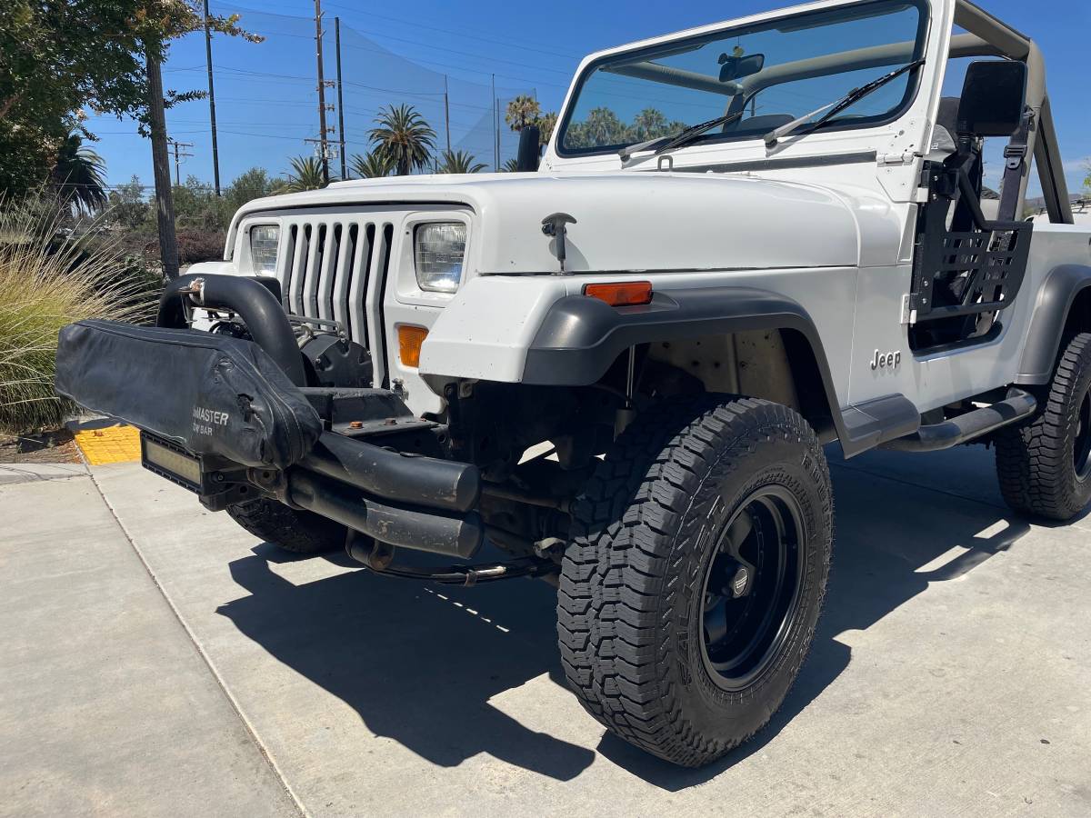 Jeep-wrangler-s-1989-white-14