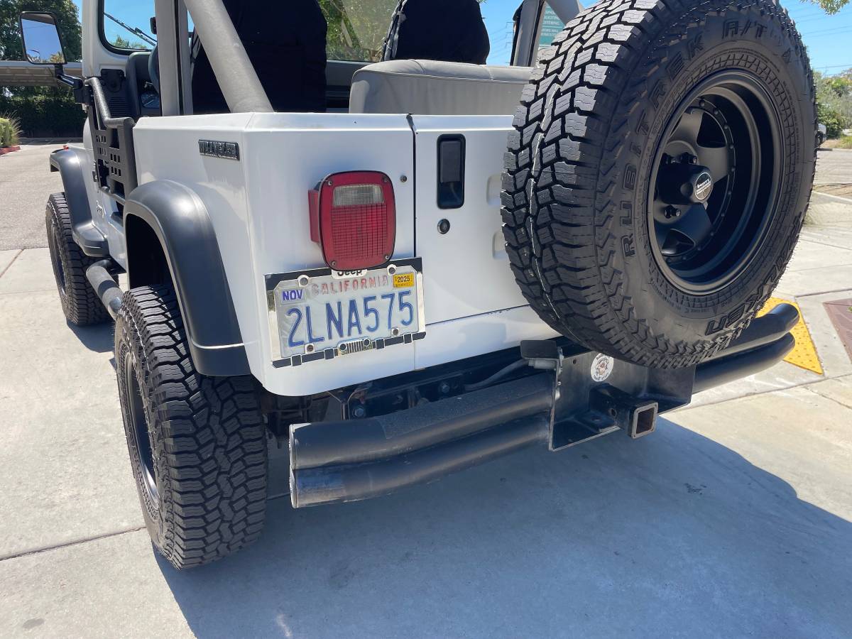 Jeep-wrangler-s-1989-white-15