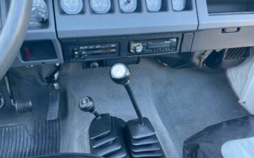 Jeep-wrangler-s-1989-white-6