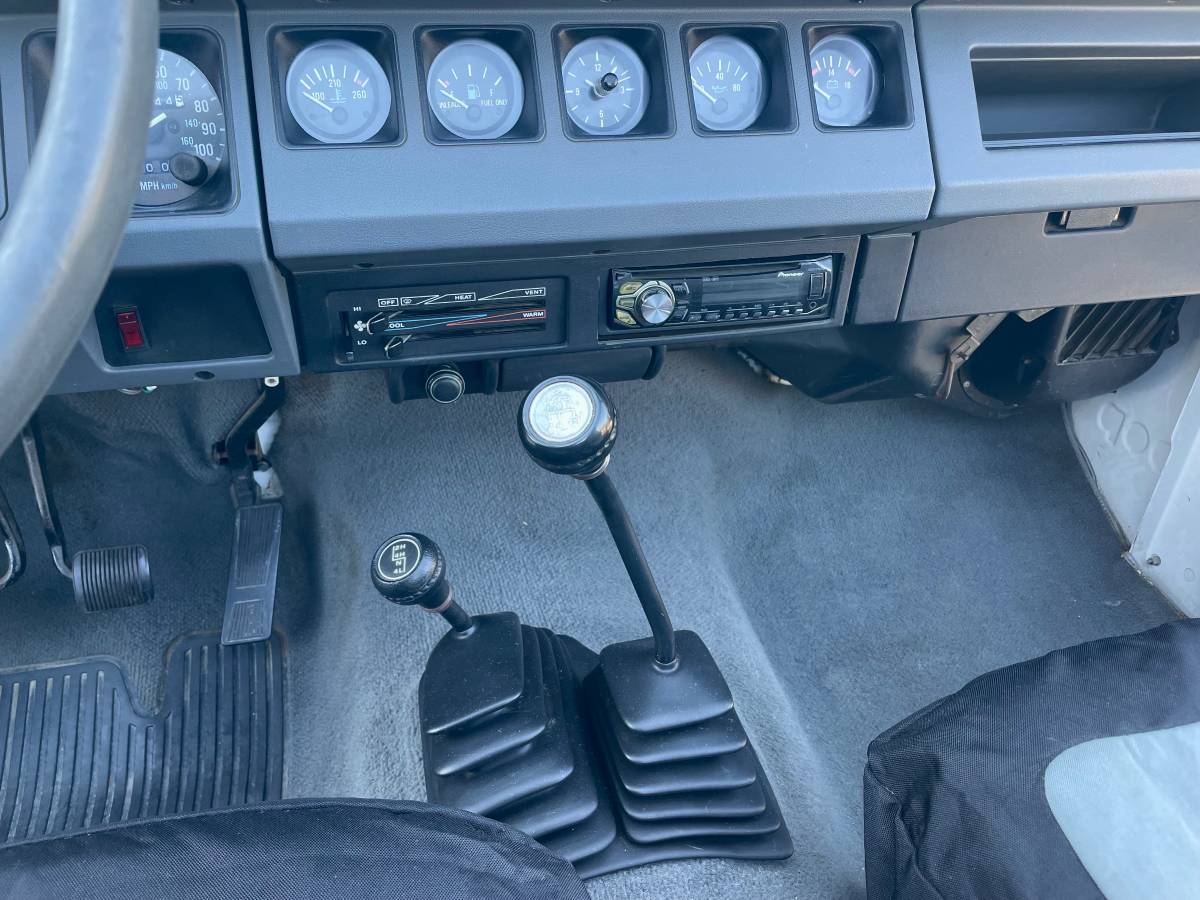 Jeep-wrangler-s-1989-white-6