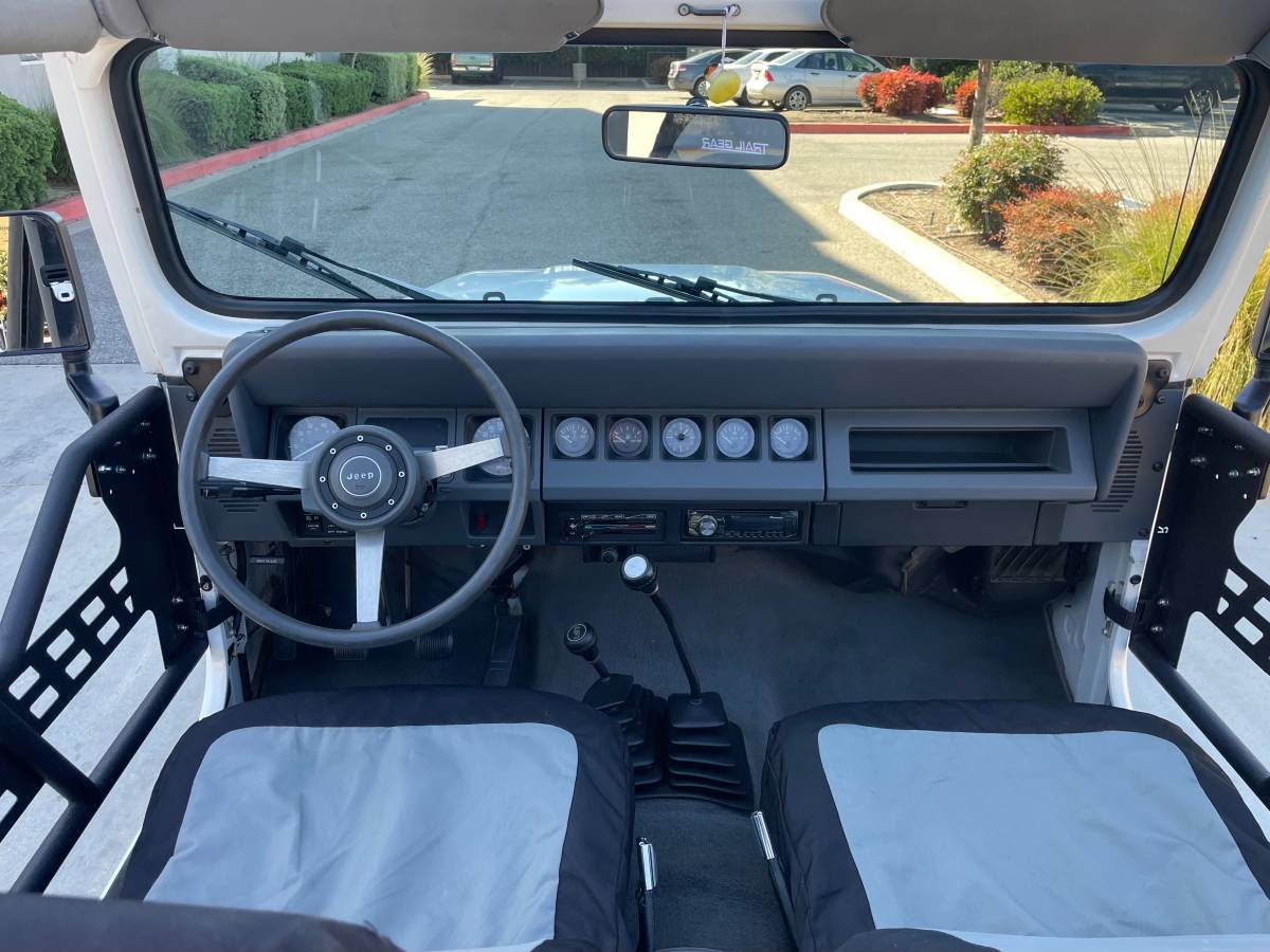 Jeep-wrangler-s-1989-white-7