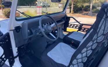 Jeep-wrangler-s-1989-white-8
