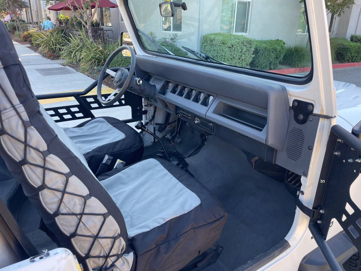 Jeep-wrangler-s-1989-white-9
