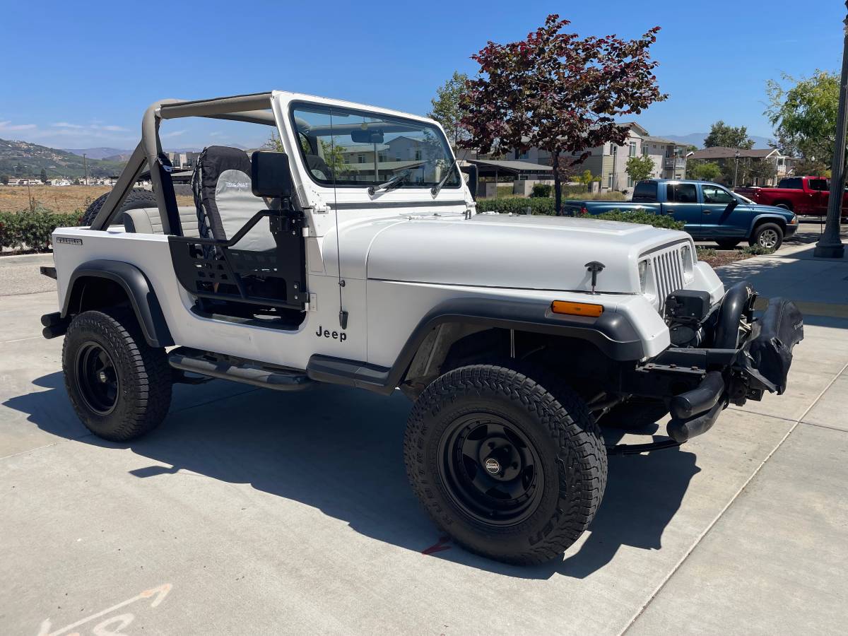 Jeep-wrangler-s-1989-white