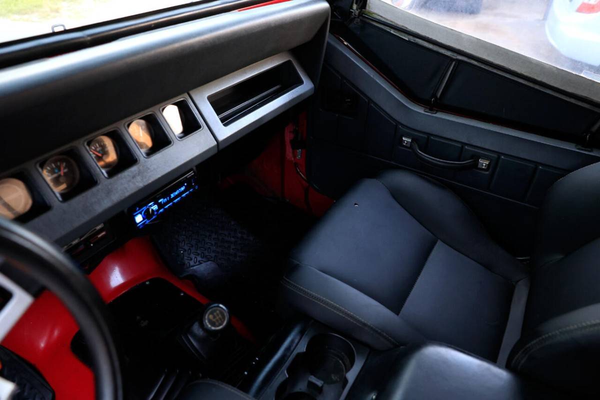 Jeep-wrangler-s-1992-red-21