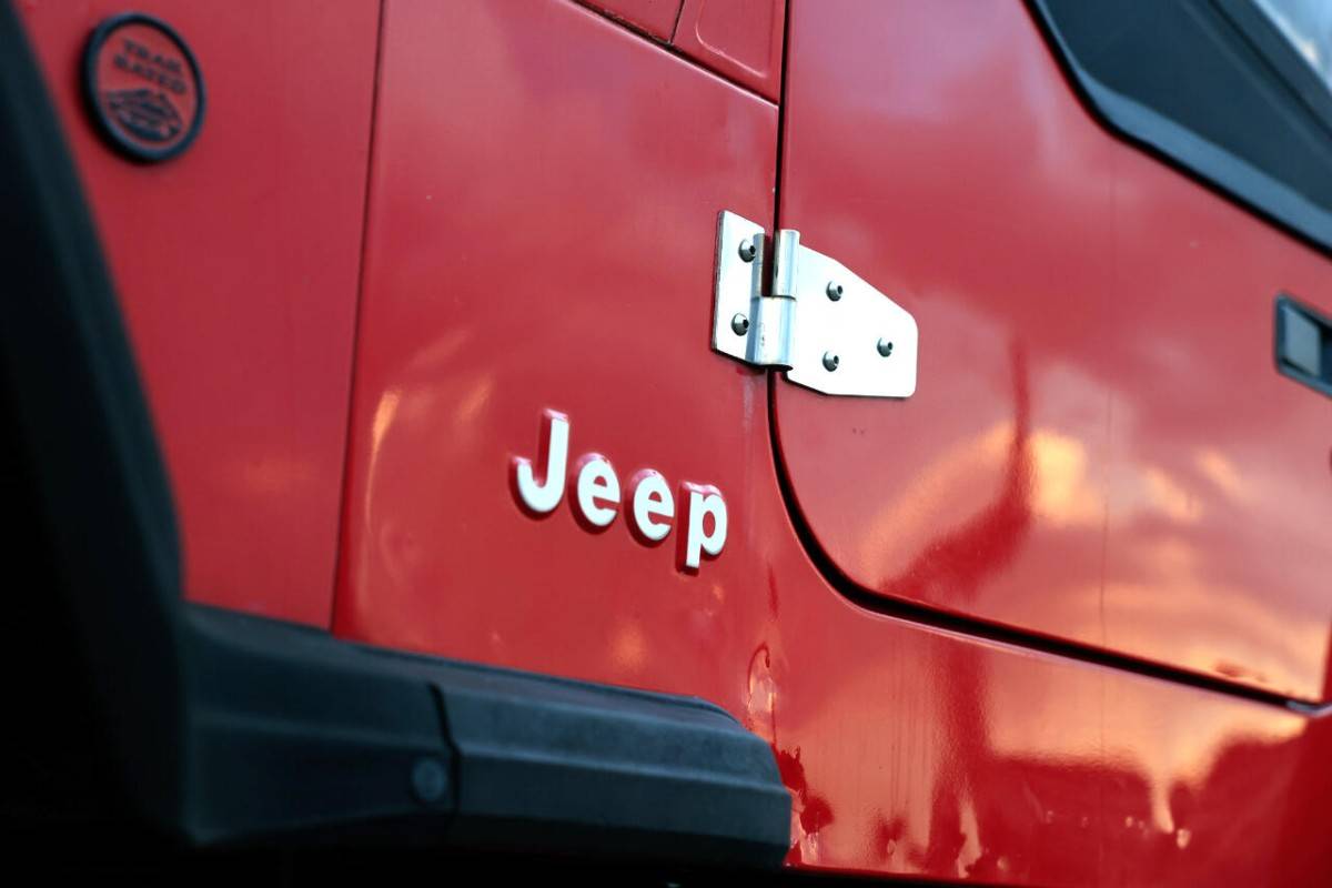 Jeep-wrangler-s-1992-red-23