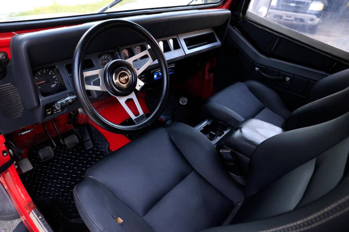 Jeep-wrangler-s-1992-red-3