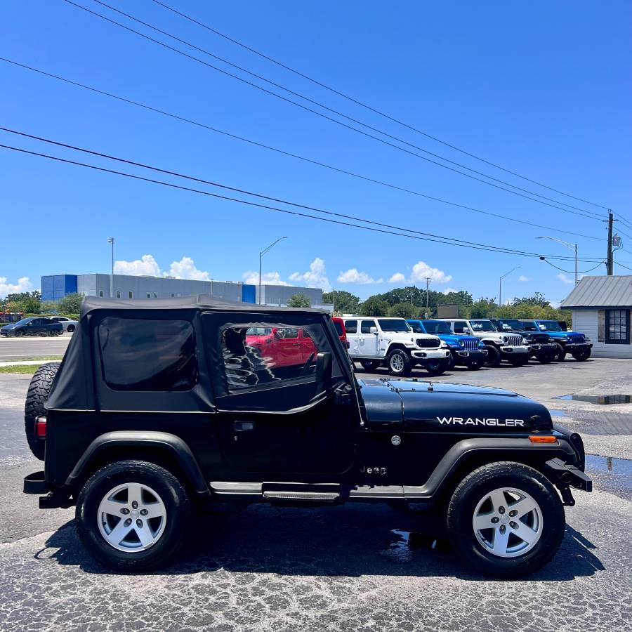 Jeep-wrangler-s-1995-black-2