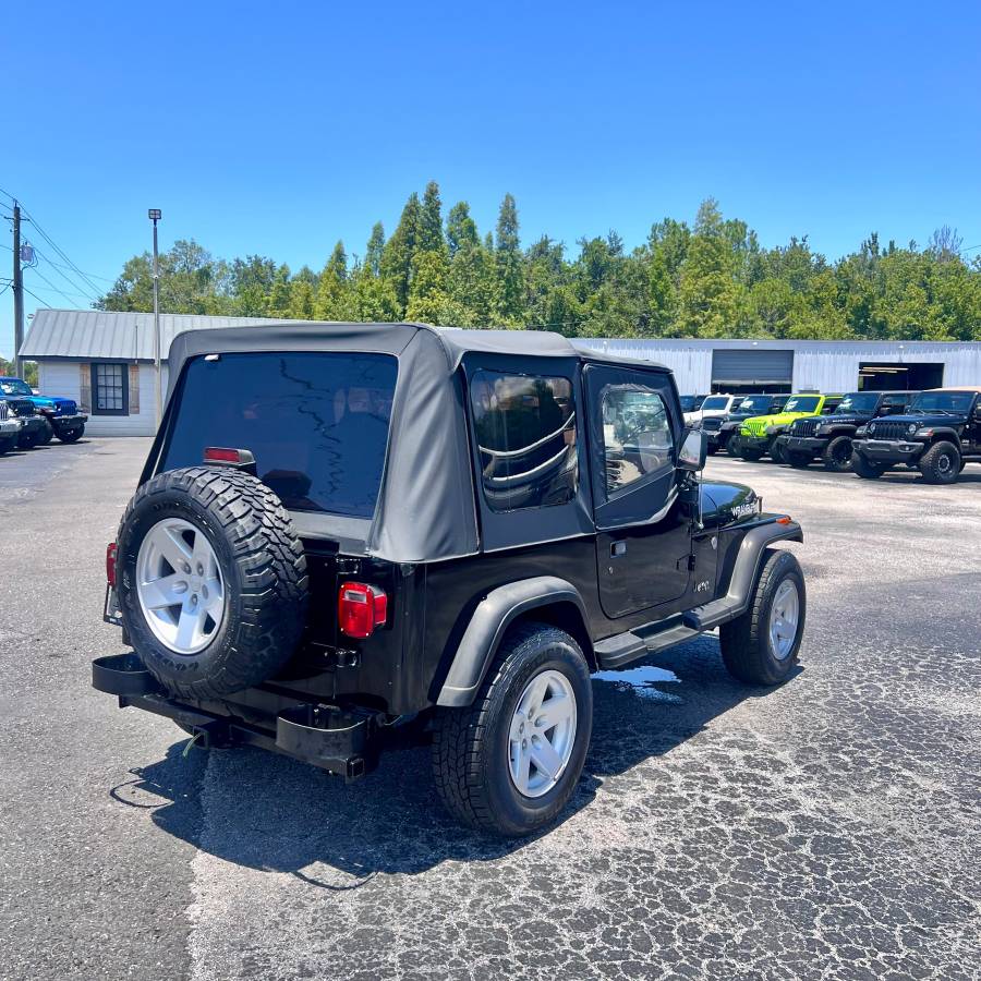 Jeep-wrangler-s-1995-black-3