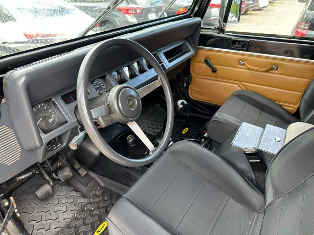 Jeep-wrangler-s-sport-utility-1992-black-8
