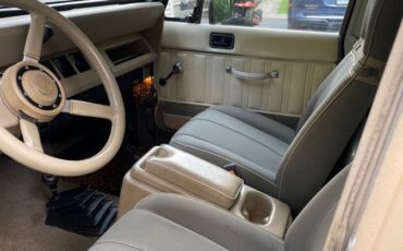 Jeep-wrangler-sahara-1989-11