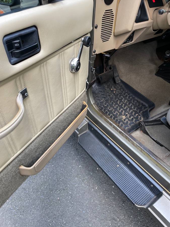 Jeep-wrangler-sahara-1989-5