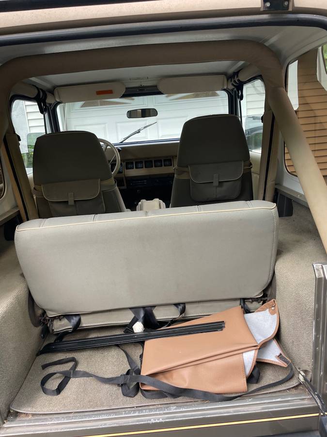 Jeep-wrangler-sahara-1989-7