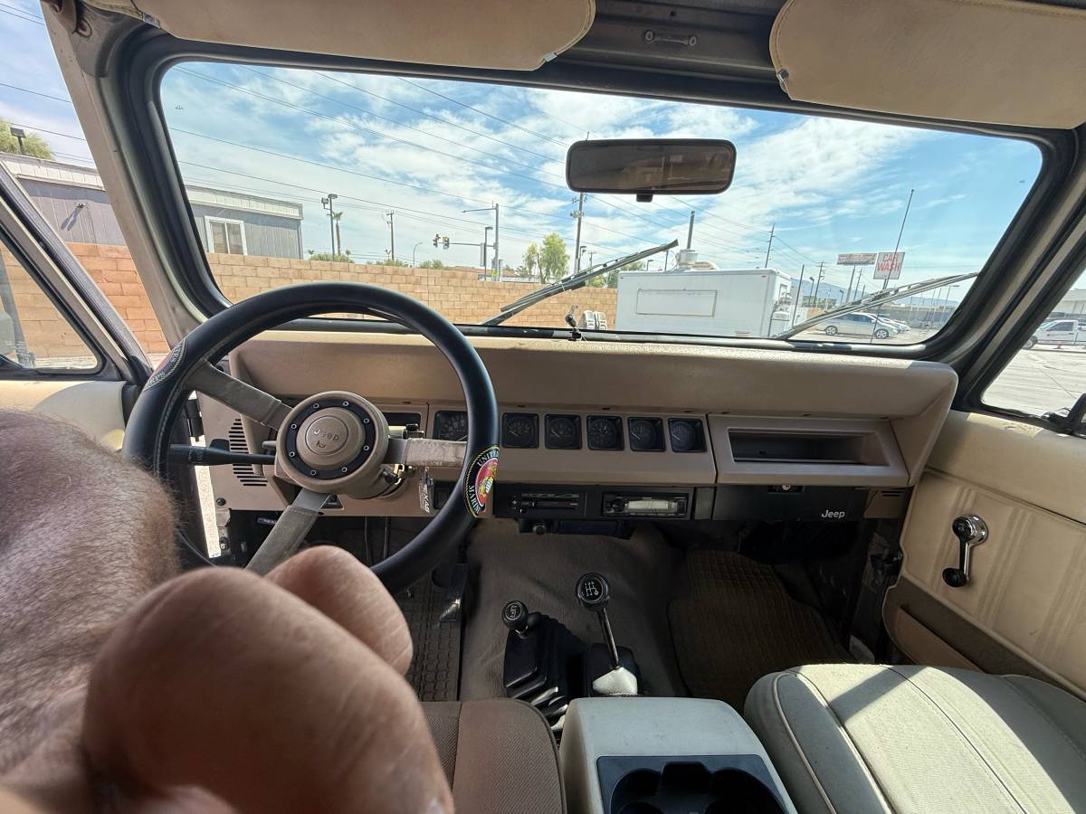 Jeep-wrangler-sahara-1990-brown-12