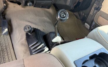 Jeep-wrangler-sahara-1990-brown-15