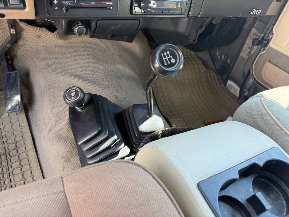 Jeep-wrangler-sahara-1990-brown-15