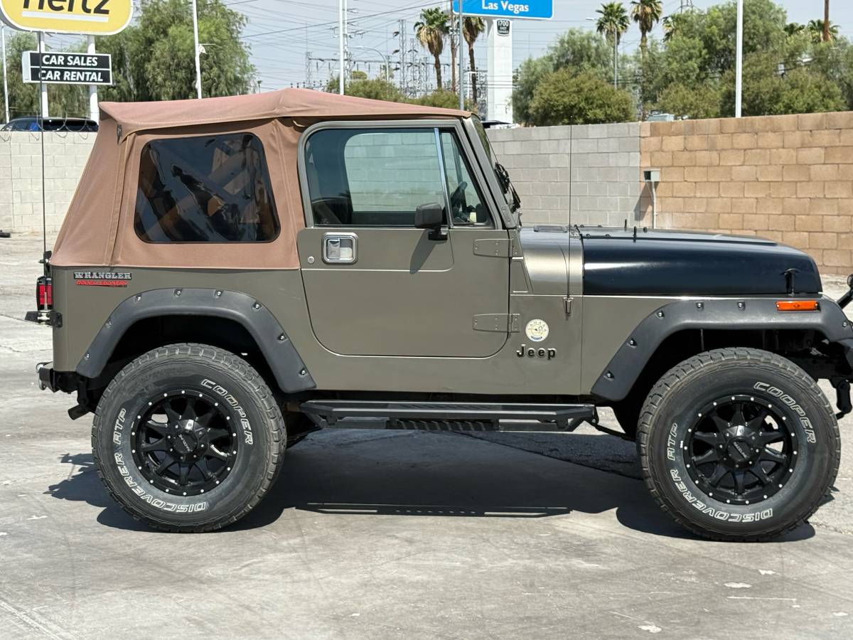 Jeep-wrangler-sahara-1990-brown-4