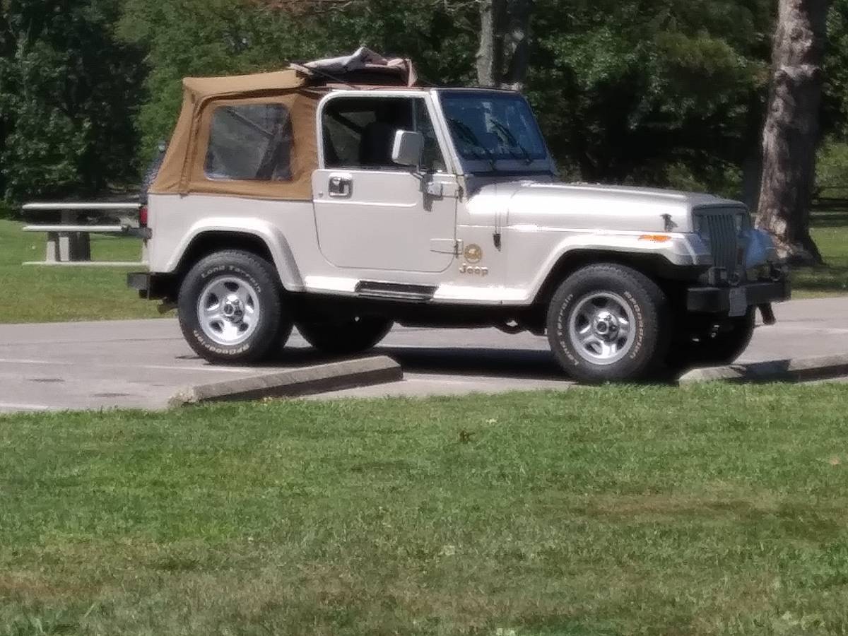 Jeep-wrangler-sahara-1995