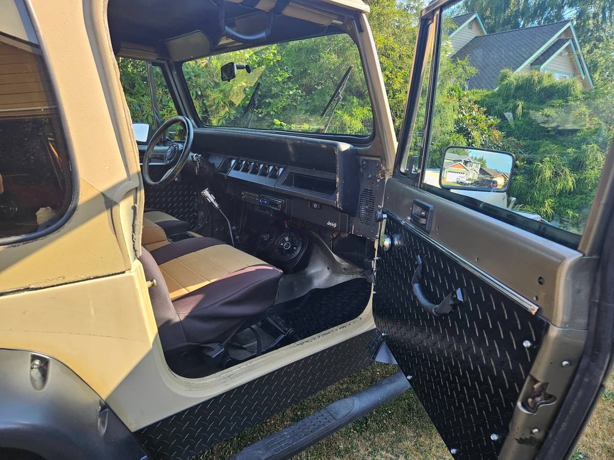 Jeep-wrangler-sahara-4x4-1989-7