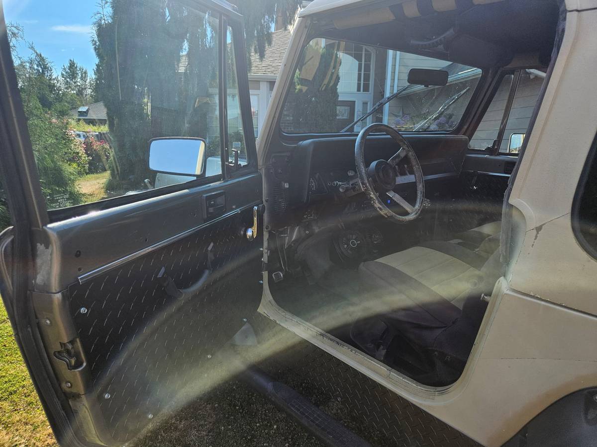 Jeep-wrangler-sahara-4x4-1989-8