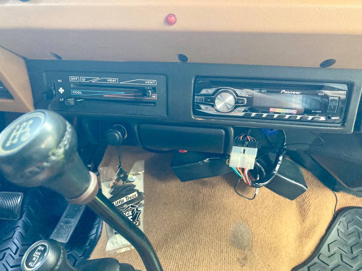 Jeep-wrangler-se-1995-green-10