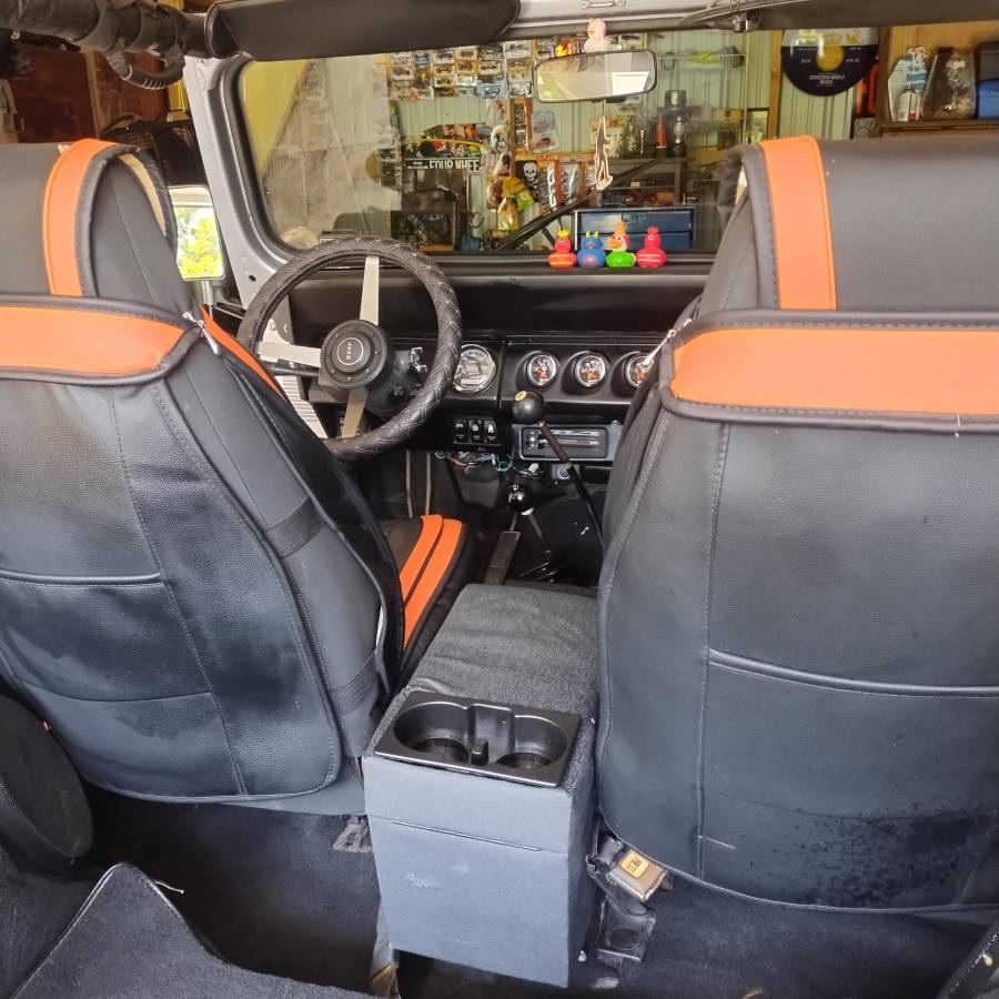 Jeep-wrangler-yj-1987-silver-6