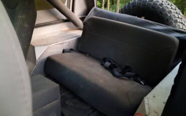 Jeep-wrangler-yj-1988-silver-11