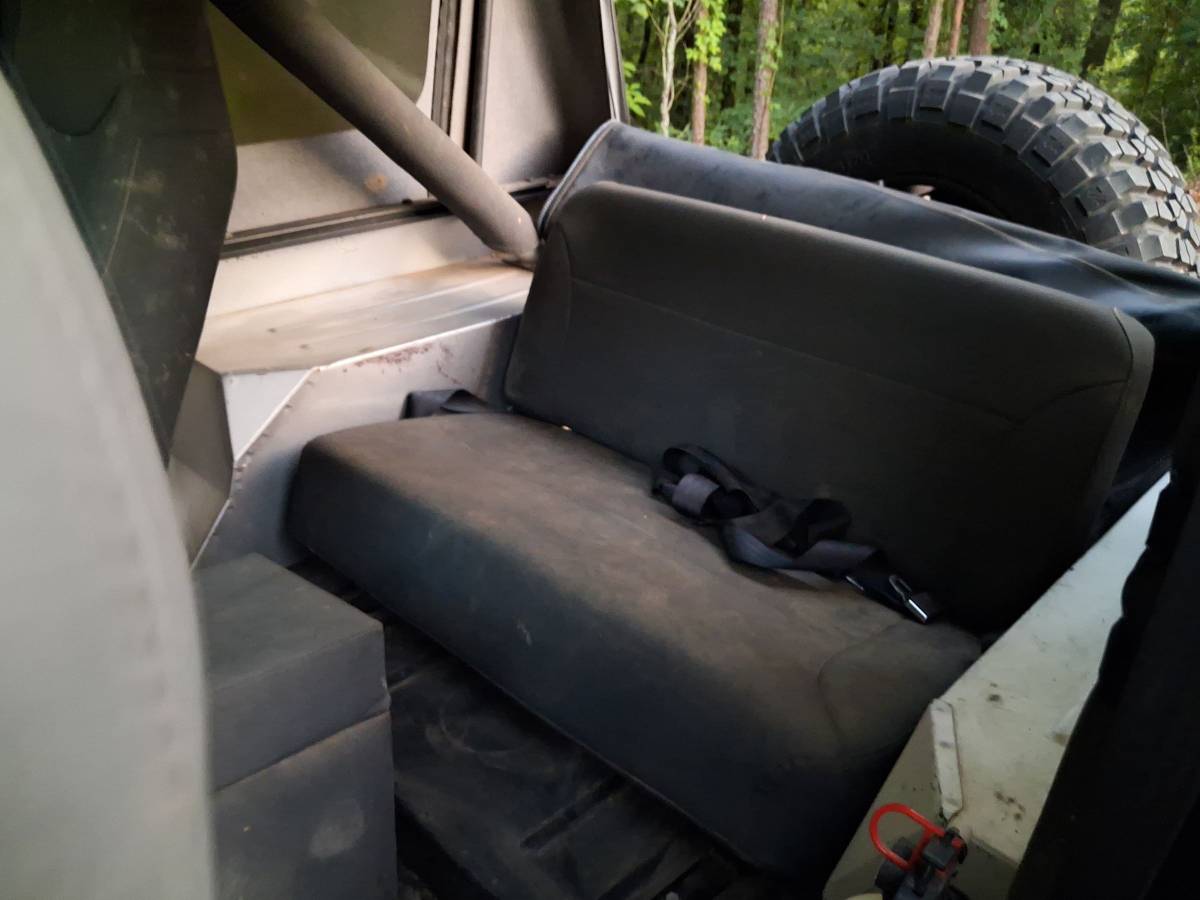 Jeep-wrangler-yj-1988-silver-11