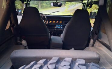 Jeep-wrangler-yj-1988-silver-12